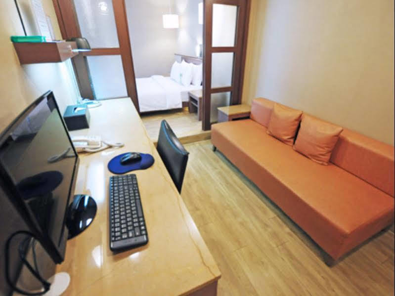 Kindness Hotel - Hanshen Kaohsiung Exterior photo